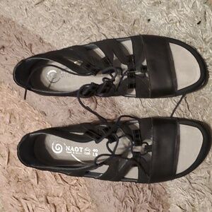 - Naot | Leather Multi Cross Strap Sandals black Sz 40/9